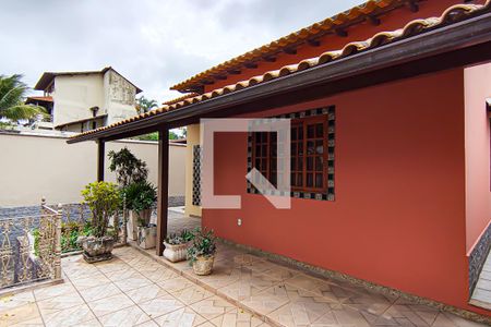 Casa à venda com 180m², 2 quartos e 2 vagas Casa à venda com 180m², 2 quartos e 2 vagasfrente da casa