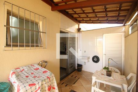 Apartamento à venda com 95m², 2 quartos e 2 vagasÁrea de serviço