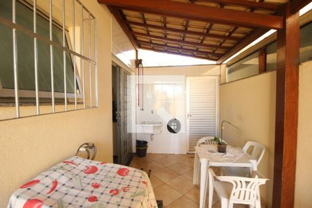 Apartamento à venda com 95m², 2 quartos e 2 vagasÁrea de serviço