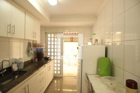 Apartamento à venda com 95m², 2 quartos e 2 vagasCozinha 
