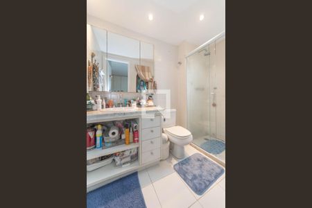 Apartamento à venda com 136m², 2 quartos e 2 vagas Apartamento à venda com 136m², 2 quartos e 2 vagasBanheiro da Suíte 2