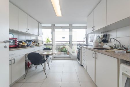 Apartamento à venda com 136m², 2 quartos e 2 vagas Apartamento à venda com 136m², 2 quartos e 2 vagasCozinha