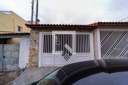 Casa à venda com 152m², 3 quartos e 2 vagas Casa à venda com 152m², 3 quartos e 2 vagasFachada