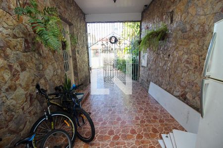 Casa à venda com 290m², 5 quartos e 4 vagas Casa à venda com 290m², 5 quartos e 4 vagasGaragem