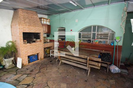 Casa à venda com 290m², 5 quartos e 4 vagas Casa à venda com 290m², 5 quartos e 4 vagasVaranda