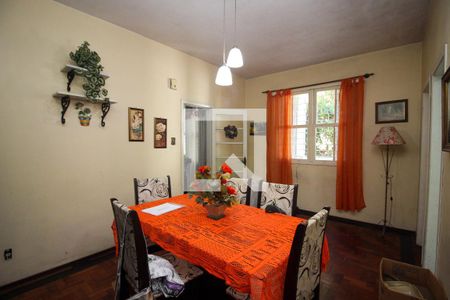 Casa à venda com 290m², 5 quartos e 4 vagas Casa à venda com 290m², 5 quartos e 4 vagasSala de Jantar