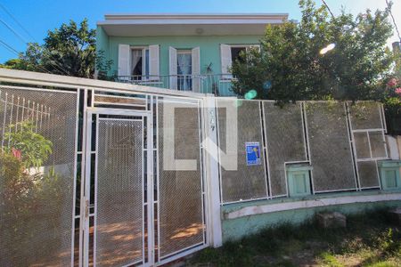 Casa à venda com 290m², 5 quartos e 4 vagas Casa à venda com 290m², 5 quartos e 4 vagasFachada