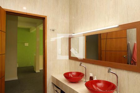 Casa à venda com 330m², 6 quartos e 5 vagasBanheiro 2