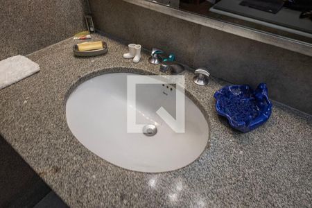 Apartamento à venda com 120m², 2 quartos e 1 vaga Apartamento à venda com 120m², 2 quartos e 1 vagaBanheiro