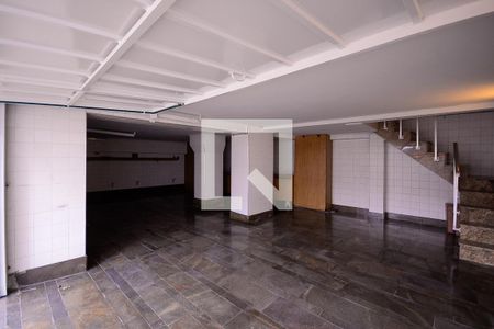 Casa à venda com 333m², 4 quartos e 2 vagas Casa à venda com 333m², 4 quartos e 2 vagasGaragem