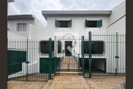 Casa à venda com 333m², 4 quartos e 2 vagas Casa à venda com 333m², 4 quartos e 2 vagasFachada
