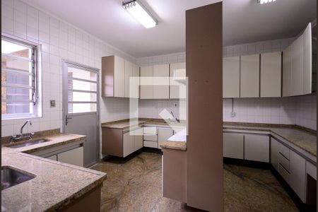 Casa à venda com 333m², 4 quartos e 2 vagas Casa à venda com 333m², 4 quartos e 2 vagasCozinha