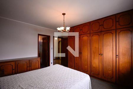 Casa à venda com 333m², 4 quartos e 2 vagas Casa à venda com 333m², 4 quartos e 2 vagasQuarto 2 - Suíte