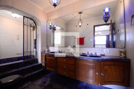 Casa à venda com 333m², 4 quartos e 2 vagas Casa à venda com 333m², 4 quartos e 2 vagasBanheiro do Quarto 2