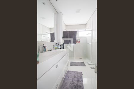 Casa à venda com 330m², 5 quartos e 3 vagas Casa à venda com 330m², 5 quartos e 3 vagasBanheiro do Quarto 5 (suíte master)