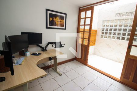 Apartamento à venda com 105m², 2 quartos e 2 vagas Apartamento à venda com 105m², 2 quartos e 2 vagasEscritório