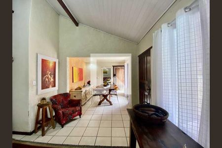 Casa à venda com 209m², 3 quartos e 2 vagas