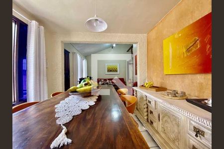 Casa à venda com 209m², 3 quartos e 2 vagas
