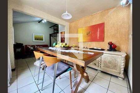 Casa à venda com 209m², 3 quartos e 2 vagas