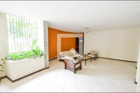 Apartamento à venda com 129m², 2 quartos e 1 vaga Apartamento à venda com 129m², 2 quartos e 1 vagaHall