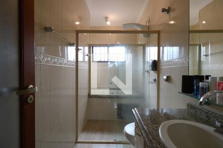 Casa à venda com 250m², 3 quartos e 4 vagasBanheiro Suíte 2