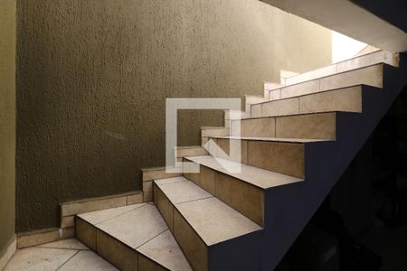 Casa à venda com 250m², 3 quartos e 4 vagasEscada para o Ateliê