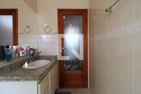 Casa à venda com 250m², 3 quartos e 4 vagasBanheiro Suíte 2