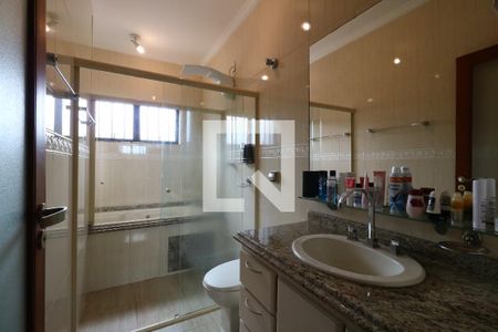 Casa à venda com 250m², 3 quartos e 4 vagasBanheiro Suíte 2