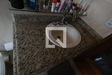 Casa à venda com 250m², 3 quartos e 4 vagasBanheiro Suíte 2 - Pia