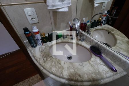 Casa à venda com 250m², 3 quartos e 4 vagasBanheiro Suíte 3 - Pia