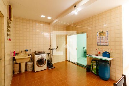 Casa à venda com 280m², 2 quartos e 2 vagas Casa à venda com 280m², 2 quartos e 2 vagasÁrea de Serviço