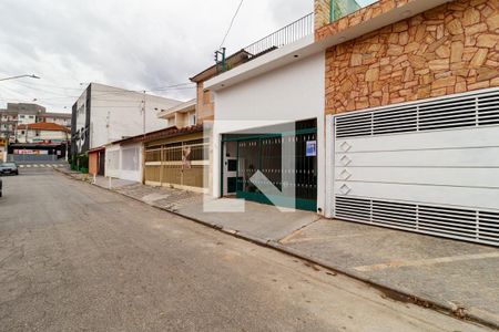 Casa à venda com 280m², 2 quartos e 2 vagas Casa à venda com 280m², 2 quartos e 2 vagasFachada