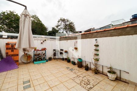 Casa à venda com 280m², 2 quartos e 2 vagas Casa à venda com 280m², 2 quartos e 2 vagasÁrea externa