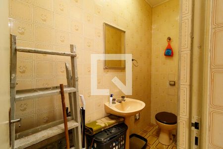 Casa à venda com 280m², 2 quartos e 2 vagas Casa à venda com 280m², 2 quartos e 2 vagasBanheiro de Serviço