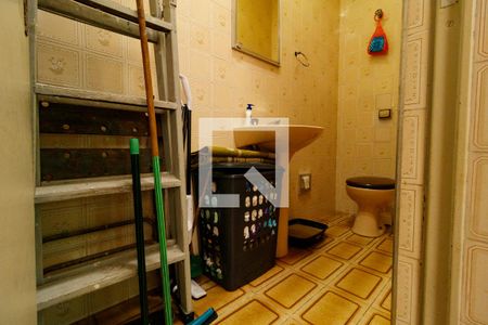 Casa à venda com 280m², 2 quartos e 2 vagas Casa à venda com 280m², 2 quartos e 2 vagasBanheiro de Serviço