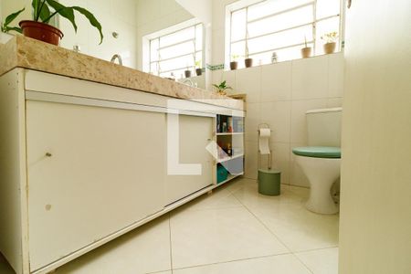 Casa à venda com 280m², 2 quartos e 2 vagas Casa à venda com 280m², 2 quartos e 2 vagasBanheiro