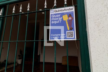 Casa à venda com 280m², 2 quartos e 2 vagas Casa à venda com 280m², 2 quartos e 2 vagasFachada + Plaquinha