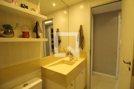 Apartamento à venda com 160m², 2 quartos e 2 vagasBanheiro social