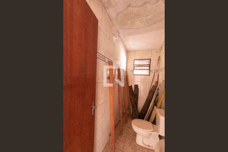 Casa à venda com 190m², 2 quartos e 4 vagas Casa à venda com 190m², 2 quartos e 4 vagasBanheiro de Serviço