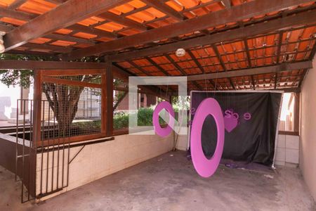 Casa à venda com 190m², 2 quartos e 4 vagas Casa à venda com 190m², 2 quartos e 4 vagasGaragem