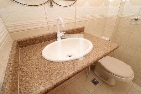 Casa de condomínio à venda com 300m², 3 quartos e 2 vagasLavabo