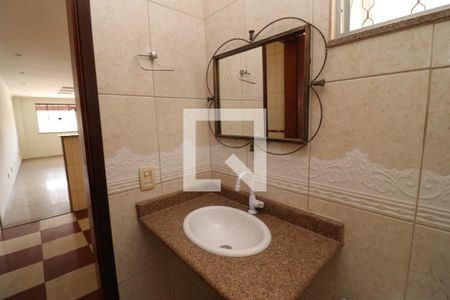 Casa de condomínio à venda com 300m², 3 quartos e 2 vagasLavabo