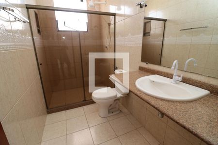 Casa de condomínio à venda com 300m², 3 quartos e 2 vagasBanheiro da Suíte 2