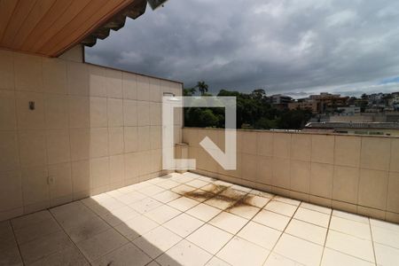 Casa de condomínio à venda com 300m², 3 quartos e 2 vagasTerraço