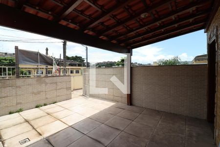 Casa de condomínio à venda com 300m², 3 quartos e 2 vagasVaranda