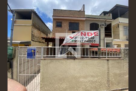 Casa de condomínio à venda com 300m², 3 quartos e 2 vagasFachada