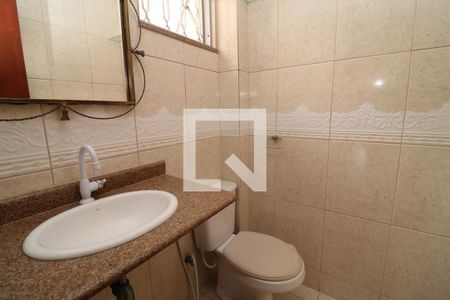 Casa de condomínio à venda com 300m², 3 quartos e 2 vagasLavabo