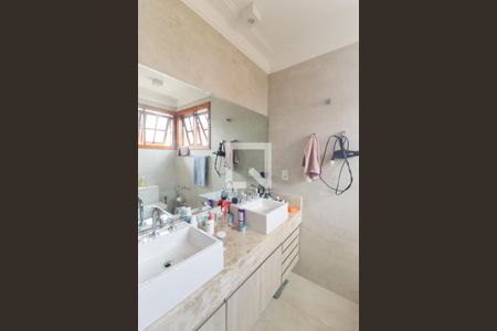 Casa à venda com 695m², 5 quartos e 7 vagas Casa à venda com 695m², 5 quartos e 7 vagasBanheiro do Quarto 1