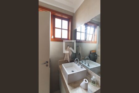 Casa à venda com 695m², 5 quartos e 7 vagas Casa à venda com 695m², 5 quartos e 7 vagasBanheiro 4