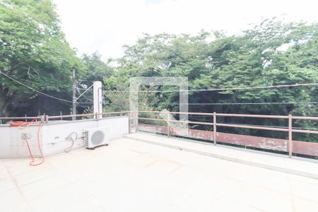 Casa à venda com 695m², 5 quartos e 7 vagas Casa à venda com 695m², 5 quartos e 7 vagasVaranda